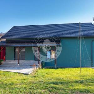 Karlovac, prekrasan Ranč  na 6000 m2 na Slapu , dvije Kuće, i objekt sa  4 Apartmana