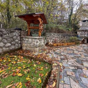 KASTAV - dvojna kuća s dva stana i uređenom okućnicom