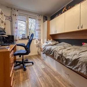 KASTAV - dvojna kuća s dva stana i uređenom okućnicom