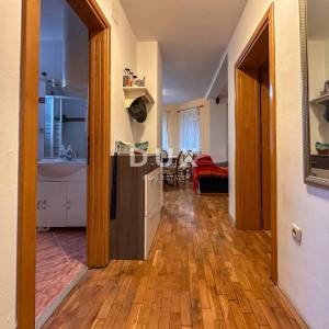 KASTAV - dvojna kuća s dva stana i uređenom okućnicom