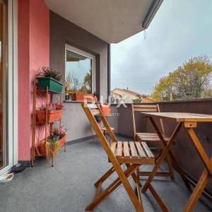 KASTAV - dvojna kuća s dva stana i uređenom okućnicom