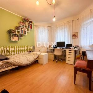 KASTAV - dvojna kuća s dva stana i uređenom okućnicom