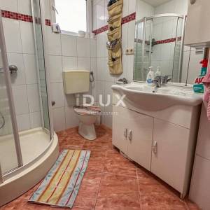 KASTAV - dvojna kuća s dva stana i uređenom okućnicom