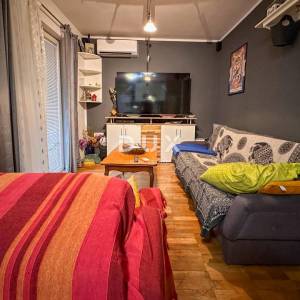 KASTAV - dvojna kuća s dva stana i uređenom okućnicom