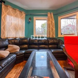 KASTAV - dvojna kuća s dva stana i uređenom okućnicom