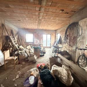 KASTAV, RUBEŠI - roh-bau etaža s velikom terasom i pogledom!