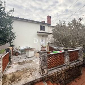 KASTAV, RUBEŠI - roh-bau etaža s velikom terasom i pogledom!