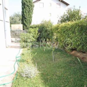 Kaštel Gomilica, objekt sa 2 stana i posl. prost, prodaja