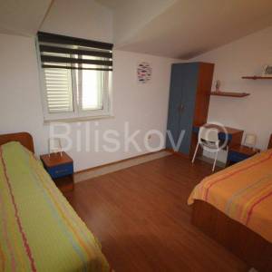 Kaštel Gomilica, objekt sa 2 stana i posl. prost, prodaja