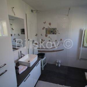 Kaštel Gomilica, objekt sa 2 stana i posl. prost, prodaja