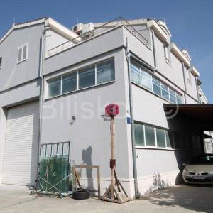 Kaštel Gomilica, objekt sa 2 stana i posl. prost, prodaja