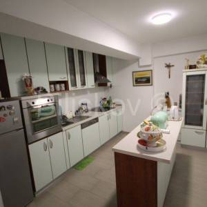 Kaštel Gomilica, objekt sa 2 stana i posl. prost, prodaja