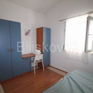 Kaštel Gomilica, objekt sa 2 stana i posl. prost, prodaja