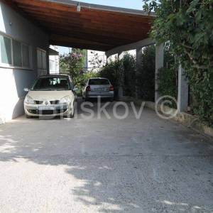 Kaštel Gomilica, objekt sa 2 stana i posl. prost, prodaja