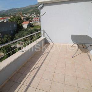 Kaštel Gomilica, objekt sa 2 stana i posl. prost, prodaja