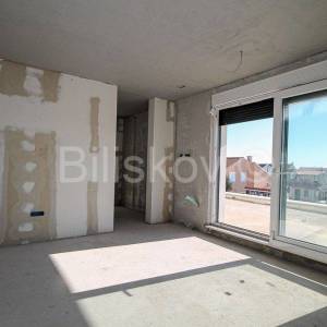 Kaštel Lukšić, obiteljska villa u izgradnji, prodaja