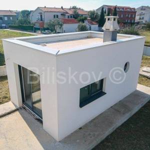 Kaštel Lukšić, obiteljska villa u izgradnji, prodaja