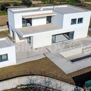 Kaštel Lukšić, obiteljska villa u izgradnji, prodaja