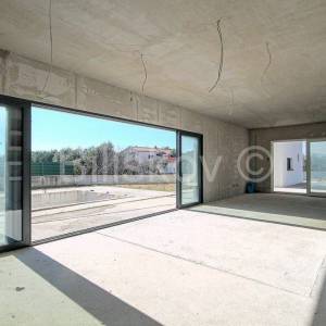 Kaštel Lukšić, obiteljska villa u izgradnji, prodaja