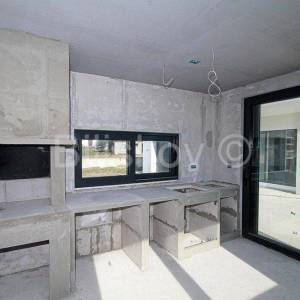 Kaštel Lukšić, obiteljska villa u izgradnji, prodaja