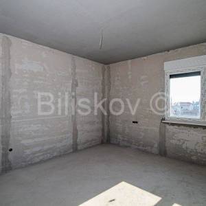 Kaštel Lukšić, obiteljska villa u izgradnji, prodaja