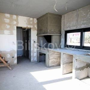 Kaštel Lukšić, obiteljska villa u izgradnji, prodaja