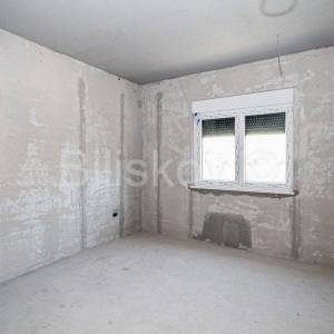 Kaštel Lukšić, obiteljska villa u izgradnji, prodaja