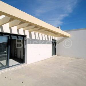 Kaštel Lukšić, obiteljska villa u izgradnji, prodaja