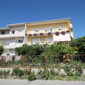 Kaštel Novi, 2 stana u obiteljskoj kući, 200m2, prodaja