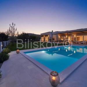 Kaštel Novi, luksuzna prizemnica na 1012 m2