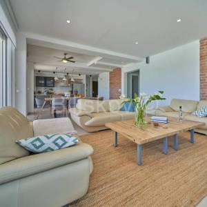 Kaštel Novi, luksuzna prizemnica na 1012 m2