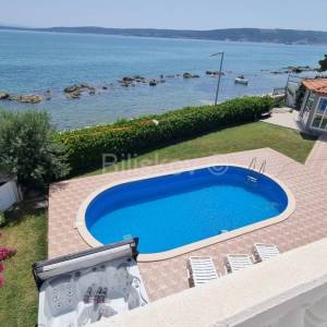 Kaštel Štafilić, Kaštela, kuća sa bazenom uz more