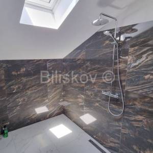 Kaštel Štafilić, Kaštela, kuća sa bazenom uz more