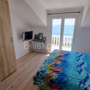 Kaštel Štafilić, Kaštela, kuća sa bazenom uz more