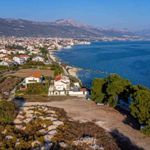 Kaštel Štafilić, Kaštela, kuća sa bazenom uz more