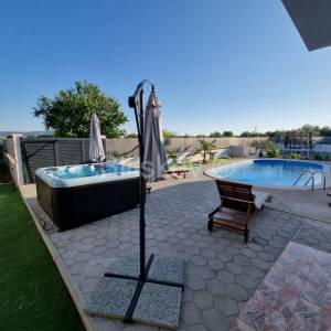 Kaštel Štafilić, novogradnja, villa sa bazenom