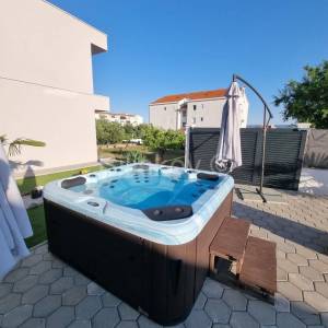 Kaštel Štafilić, novogradnja, villa sa bazenom