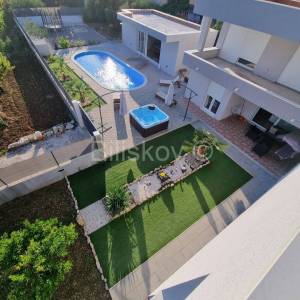 Kaštel Štafilić, novogradnja, villa sa bazenom