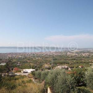 Kaštel Stari, dio obitelj.kuće s velikom okućnicom, prodaja