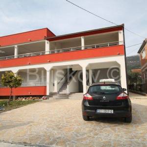 Kaštel Stari, kuća s 4 stana, 416m2, prodaja