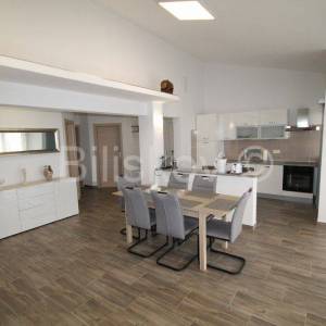 Kaštel Stari, kuća s 4 stana, 416m2, prodaja