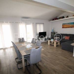 Kaštel Stari, kuća s 4 stana, 416m2, prodaja