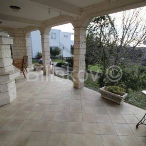 Kaštel Stari, obiteljska kuća s 3 stana, 490m2, prodaja