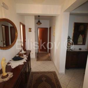 Kaštel Stari, obiteljska kuća s 3 stana, 490m2, prodaja