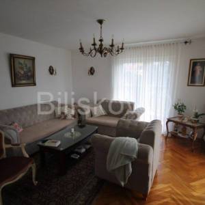 Kaštel Stari, obiteljska kuća s 3 stana, 490m2, prodaja