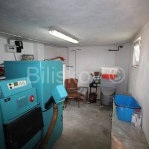 Kaštel Stari, obiteljska kuća s 3 stana, 490m2, prodaja