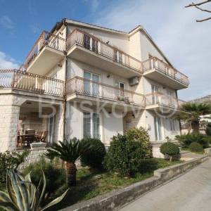 Kaštel Stari, obiteljska kuća s 3 stana, 490m2, prodaja