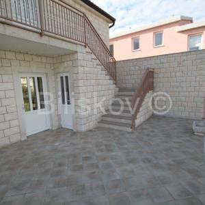 Kaštel Stari, obiteljska kuća s 3 stana, 490m2, prodaja