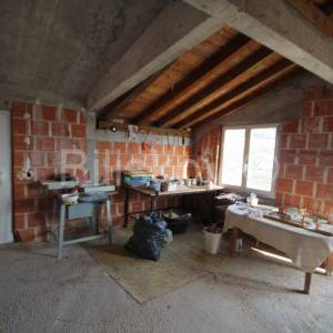 Kaštel Stari, obiteljska kuća s 3 stana, 490m2, prodaja