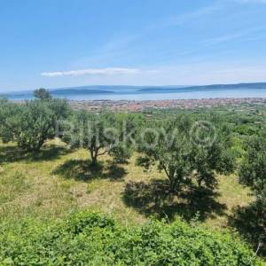 Kaštel Stari, objekt na velikom poljop. zemljištu, prodaja